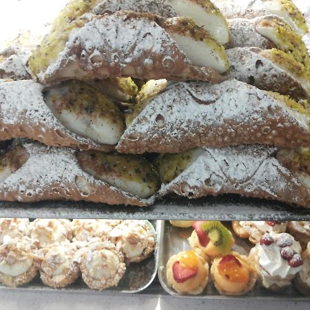 Ursino'S Luxury Bed & Breakfast Catania Bagian luar foto