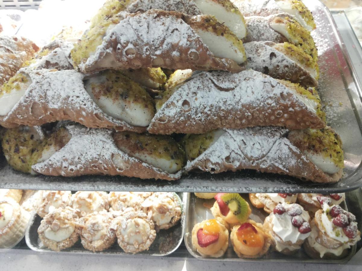 Ursino'S Luxury Bed & Breakfast Catania Bagian luar foto